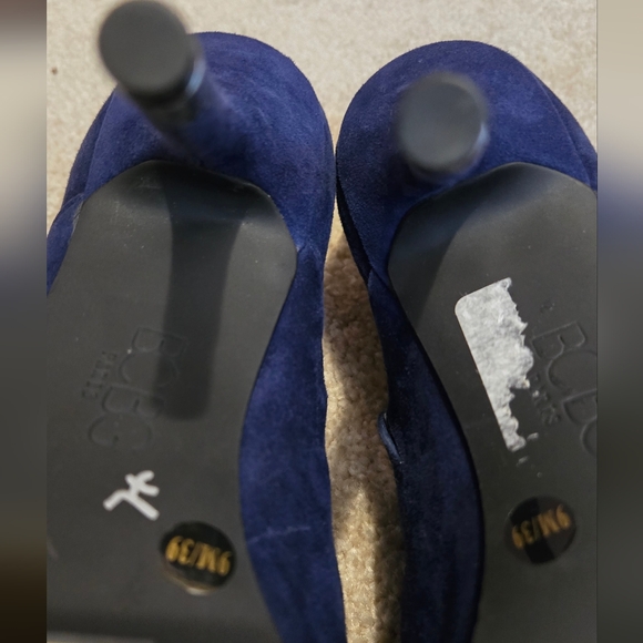 BCBG NWOT size 8.5 heels - Picture 4 of 11